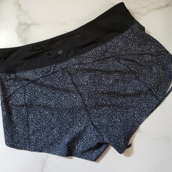 Athleta Run With It 3" Shorts Black Static Size Small Gym Workout - Picture 2 of 5